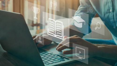 Full-time distance education: the opportunity to work, study and plan your future